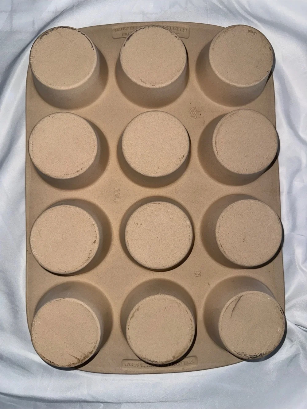 Vintage Pampered Chef Stoneware 12-Cup Muffin Pan
